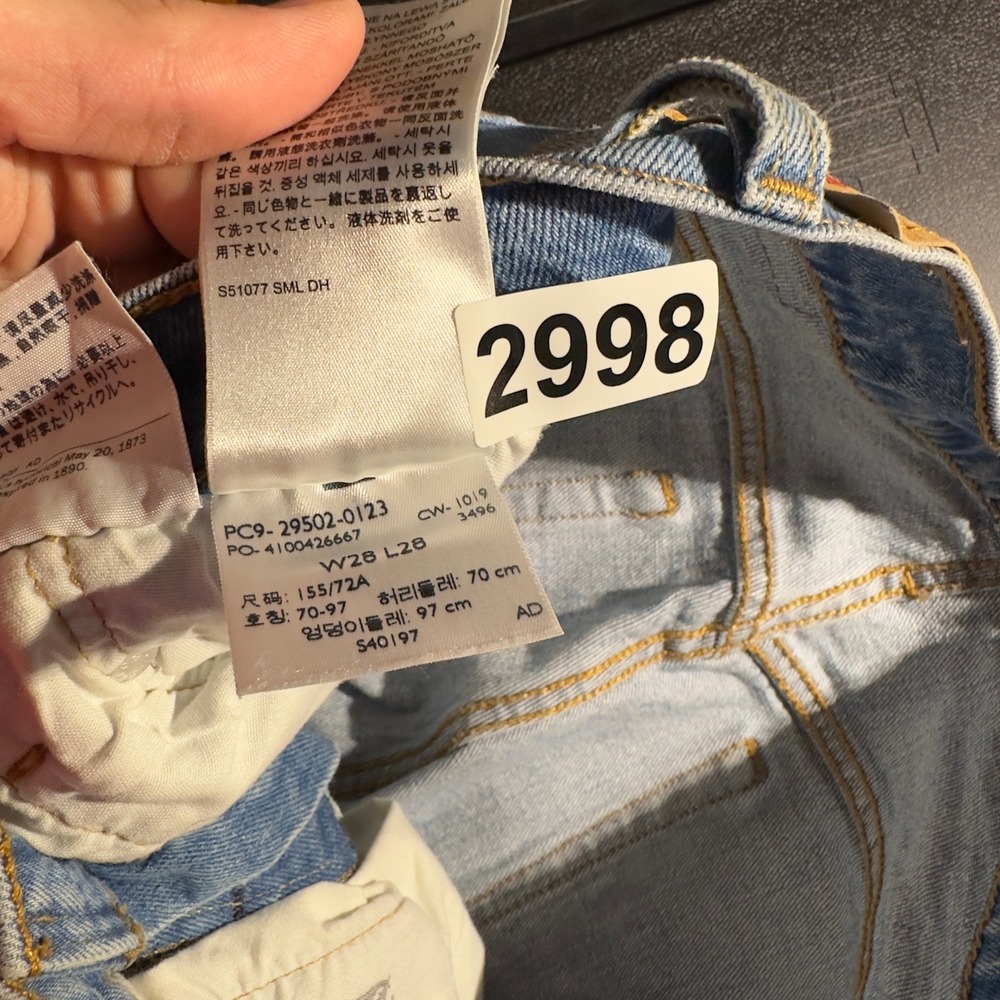 Levi's 501 Original Fit Jeans Mens 28x28 Light Blue Straight Leg Baggy Heritage - Picture 3 of 6